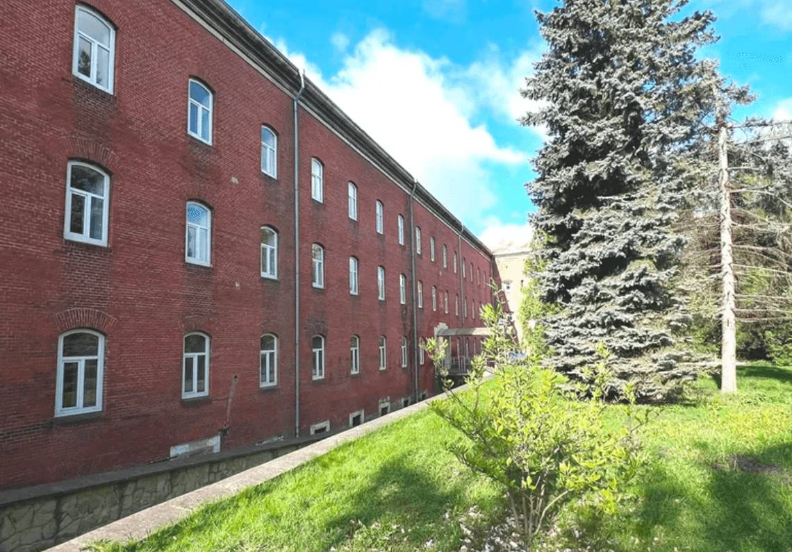 Будівля на Грабовського, яку виставили на продаж / Фото з сайту "Прозорро"