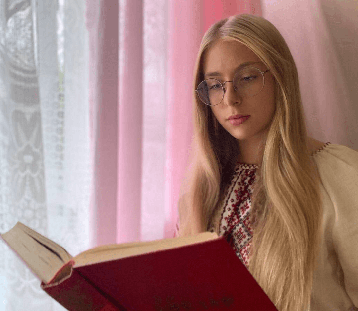 19-річна загибла Анастасія Маслій внаслідок російського удару по столиці 25 жовтня / Фото з Facebook ліцею "Лідер"