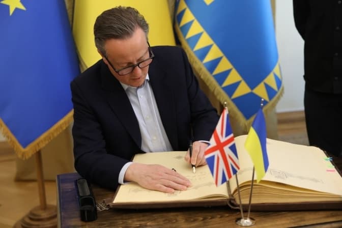 До Львова з робочим візитом прибув Міністр закордонних справ Великої Британії Девід Камерон