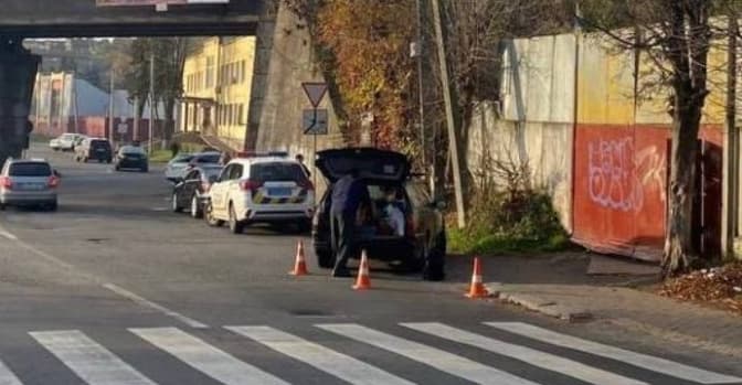 На вулиці Варшавській водій авто збив двох жінок на переході