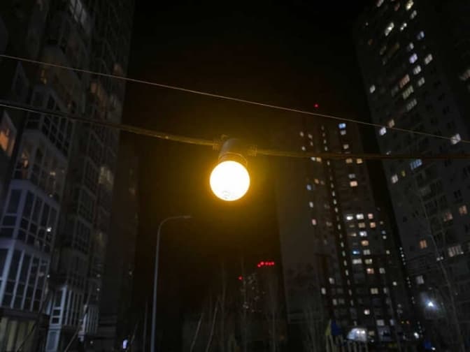 Немає електрики понад 7 годин поспіль? Що робити киянам, якщо відключення триває надто довго