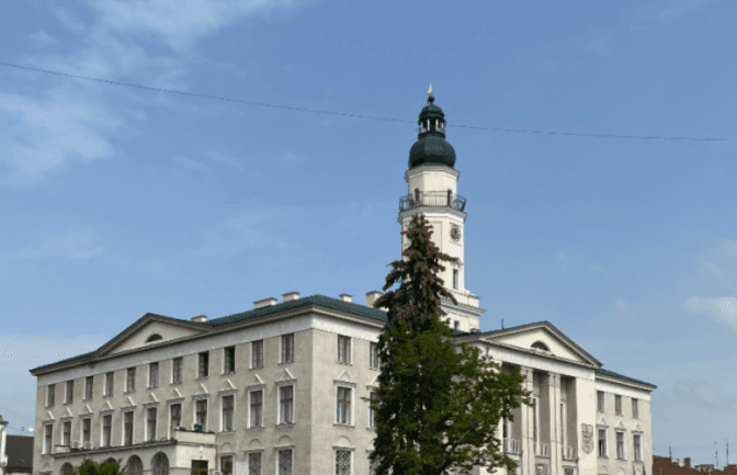 У місті на Львівщині зменшили премії мера та посадовців