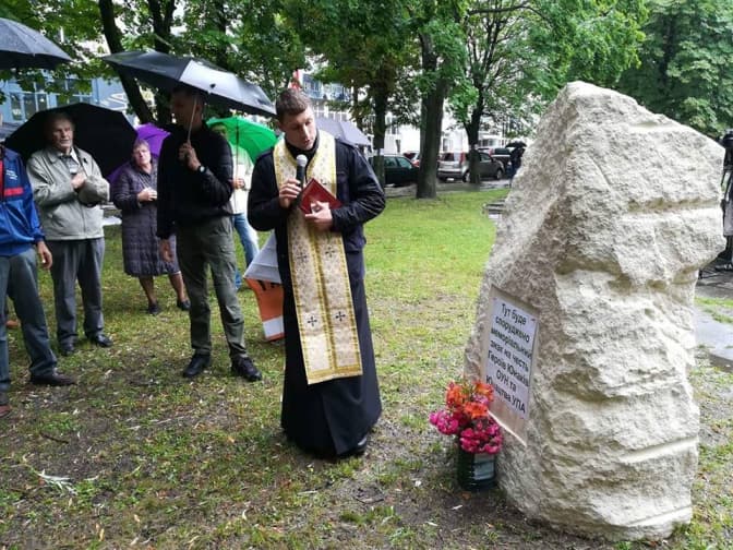 Монумент героям чи АЗС без персоналу: що буде на перетині вулиць Кульпарківської та Героїв УПА