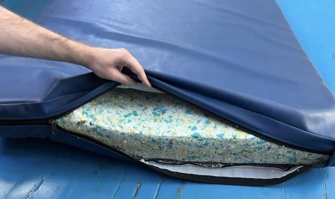 У Києві комісія проводить службове розслідування по закупівлі матів в укриття шкіл за завищеними цінами