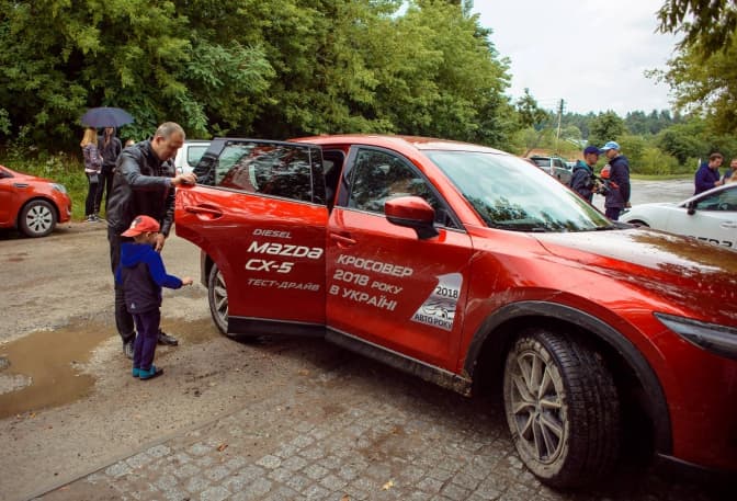 Для львів’ян організували новий формат тест-драйву за містом. Відео