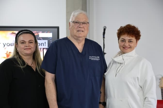 У Львові американський лікар розповів про метод, який загоює рани за допомогою власної крові