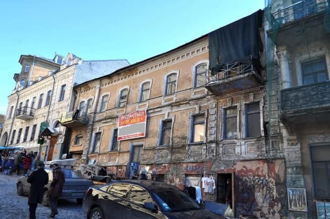 В Києві на Андріївському незаконно розібрали дах історичної будівлі, — Перов