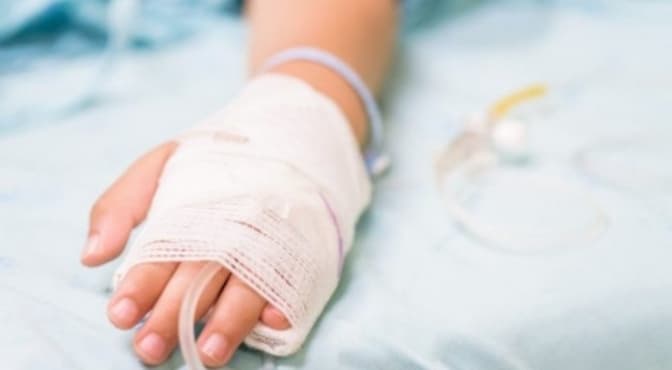 Як почувається 8-річний хлопчик, якому дерево у Львові проломило череп та щелепу