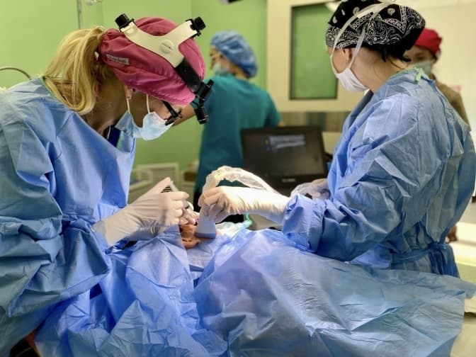 Львівські лікарі вилікували 5-річну дівчинку з новоутворенням у щоці