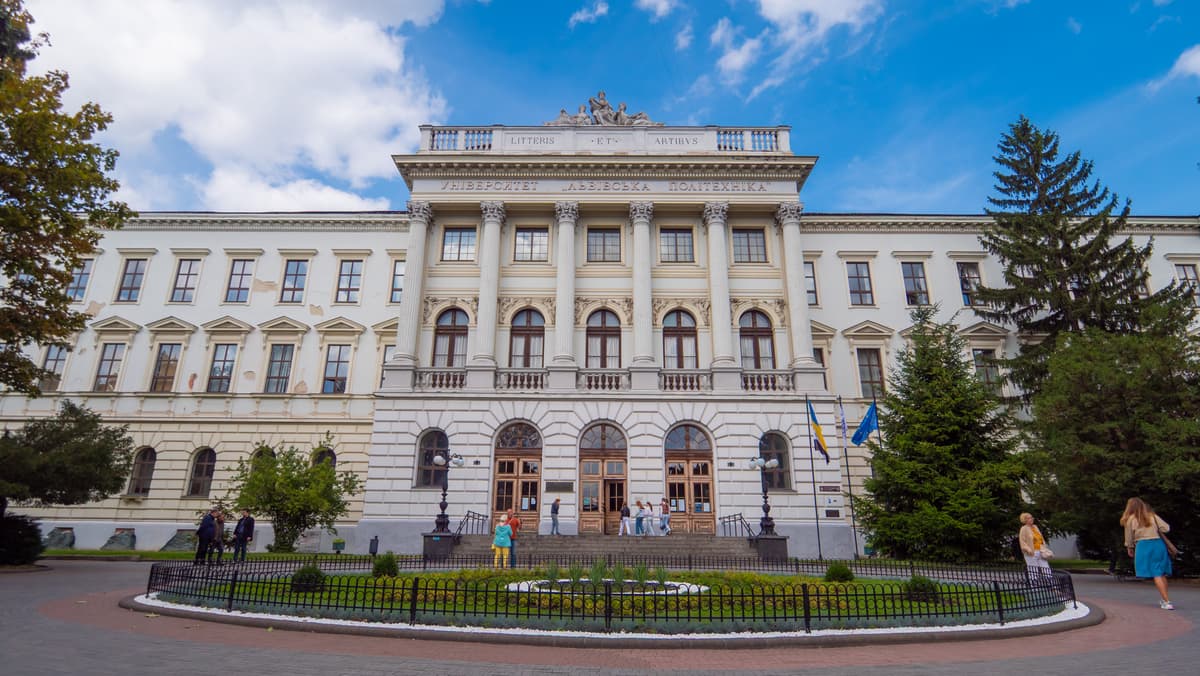 Давні зали та шафа зі схованками. Розкіш і «таємниці» Львівської політехніки