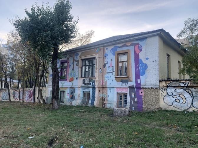 Чому Дім Рональда МакДональда будуватимуть саме на місці столітньої будівлі. Відповідь фундації