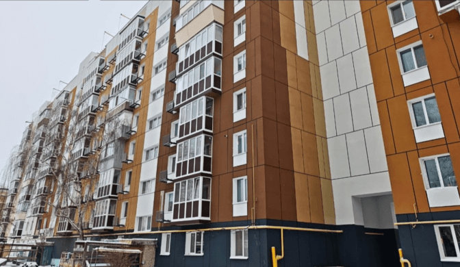 У Бородянці відновлюють найбільший житловий будинок