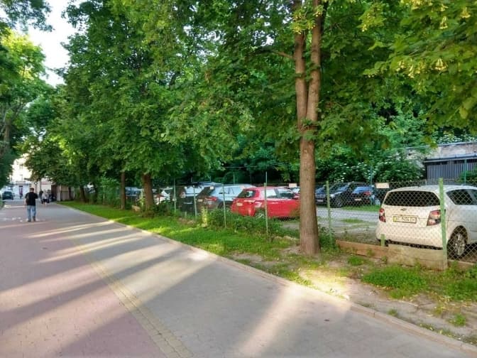 Міськрада виділила землю під паркінг та офіси біля Стрийського ринку