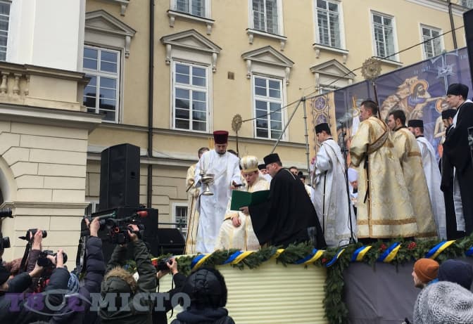 У центрі Львова освячуватимуть воду. Трамваї через площу Ринок не курсуватимуть