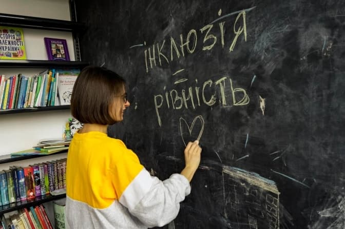 Київ запроваджує нові інклюзивні сервіси для людей із порушеннями зору