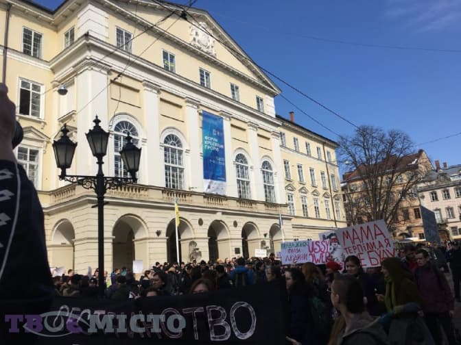 Мама терпіли, а я не буду. У Львові відбувся Марш за права жінок. Фото