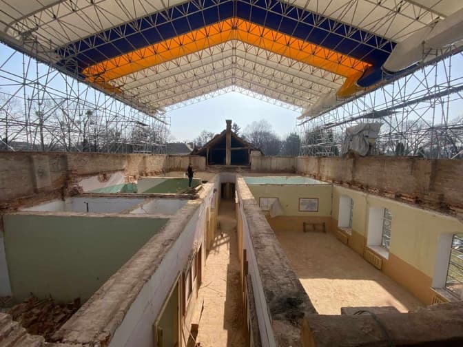 Над університетом біля Львова завершили встановлення захисного куполу