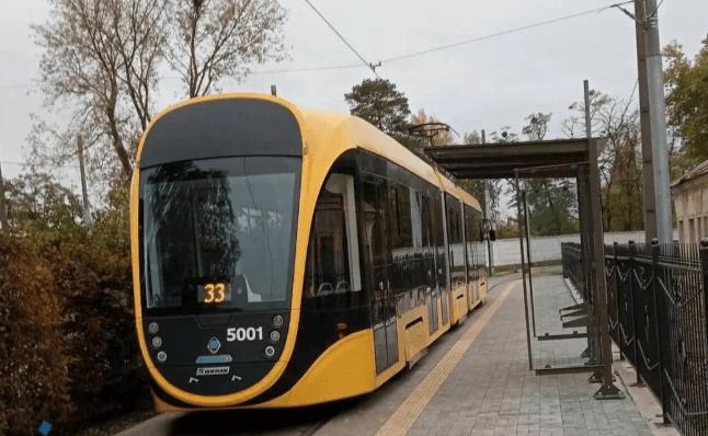 Нову трамвайну зупинку на ДВРЗ розкритикували за неінклюзивність