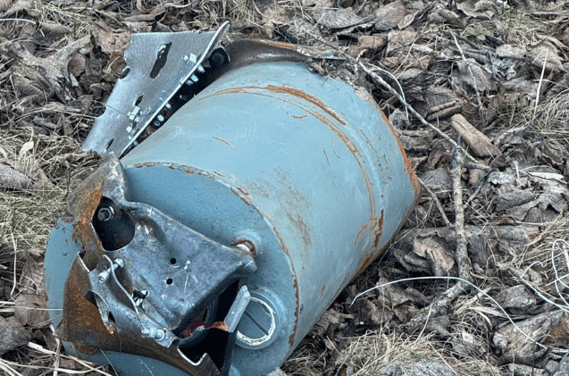 Поблизу Подільсько-Воскресенського моста знайшли бойову частину БпЛА: її підірвуть на місці