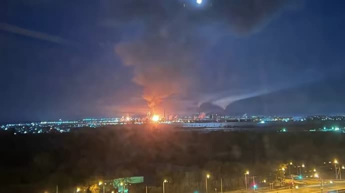 У росії загорівся ще один НПЗ