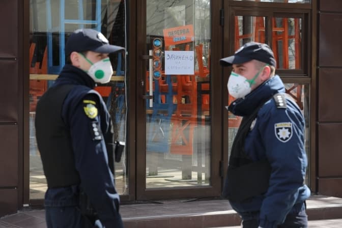 Як в Україні послаблюватимуть карантин. ЗМІ опублікували графік