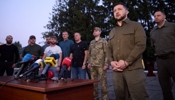 Зеленський привіз командирів «Азову» у Львів та Резніков про посилення ППО у місті. Підсумки доби