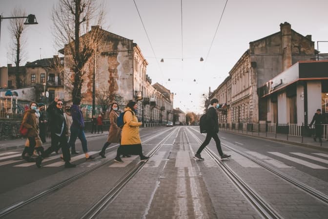 Мешканців Підзамча запрошують обрати варіант брендингу району