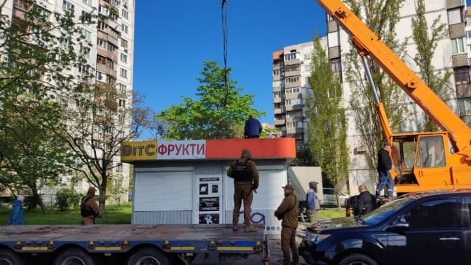 На Оболоні прибирають пів сотні МАФів