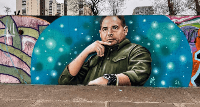 На Дарницькій набережній у Києві намалювали мурал з портретом Андрія Єрмака