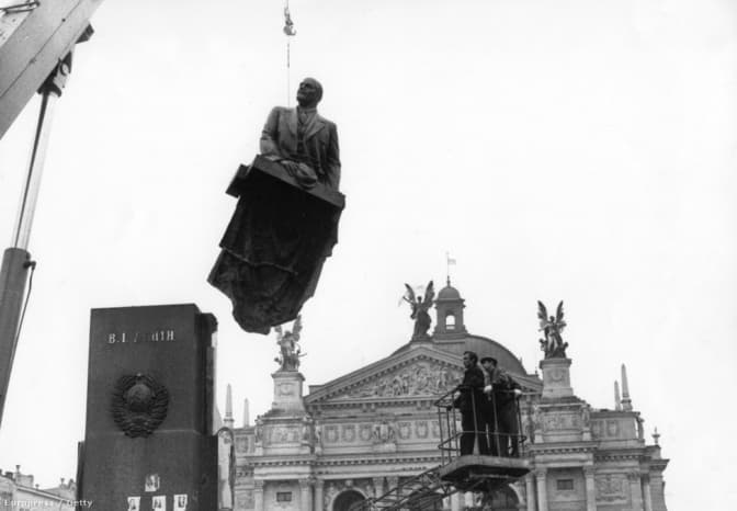 Демонтаж пам'ятника леніну у Львові 1990 року