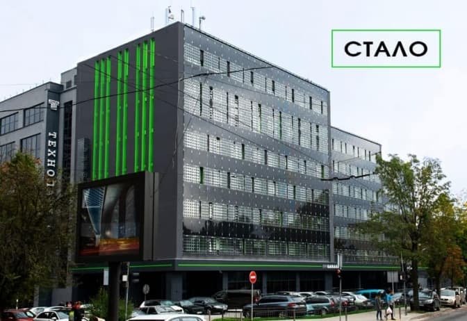 У Львові встановили найбільшу в Західній Україні фасадну сонячну електростанцію. Фото