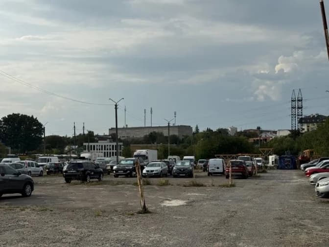 У Львові продали право оренди землі під будівництво паркінгу на Сихові за 4.5 млн грн