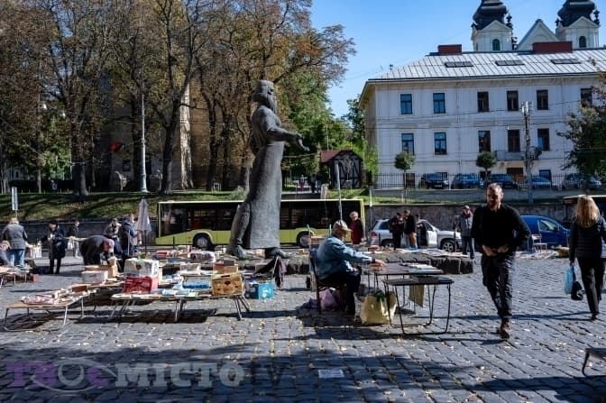Жодного антикваріату і монет: у Львові впорядковують ярмарок біля Федоровича