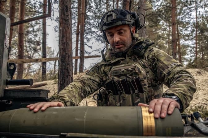 Розмова про війну з артилеристом Лопачаком та ділянку навколо озера у Винниках поділили на 7 частин. Підсумки доби