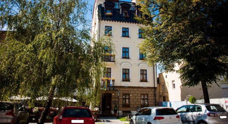 Готель у центрі міста, який належить депутатці Львівської міськради, продають за 108 млн грн