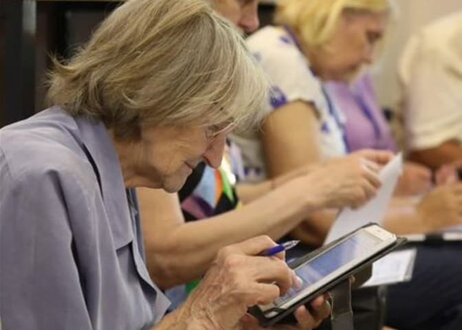 У «Дії» стало доступним електронне пенсійне посвідчення. Як ним користуватись