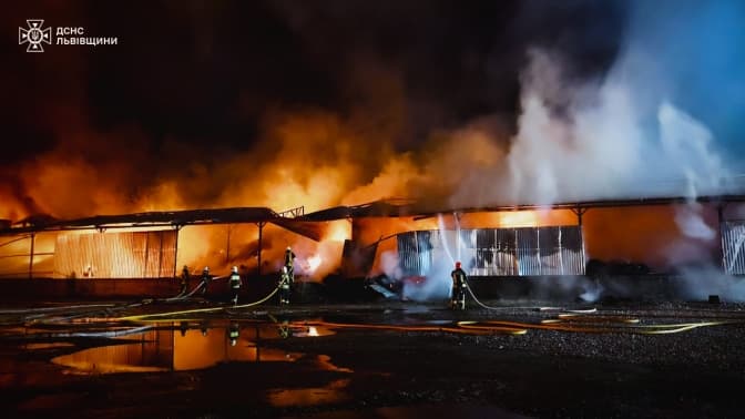 Масштабна пожежа на Львівщині: горіла складська будівля на 3 000 кв.м