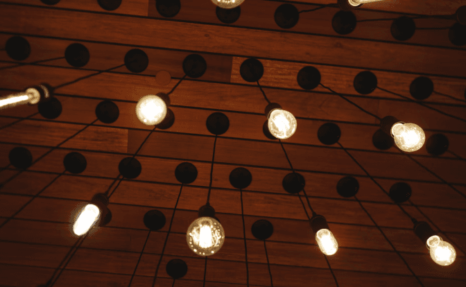 Чому на Львівщині спочатку впроваджують, а потім скасовують графіки відключень світла. Пояснення