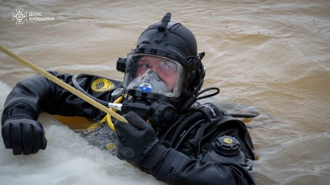 На Київщині тиждень шукають тіло водія, який на авто провалився під кригу біля Лебедівки
