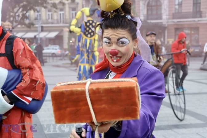 Карнавал у центрі Львова. Фоторепортаж та відео