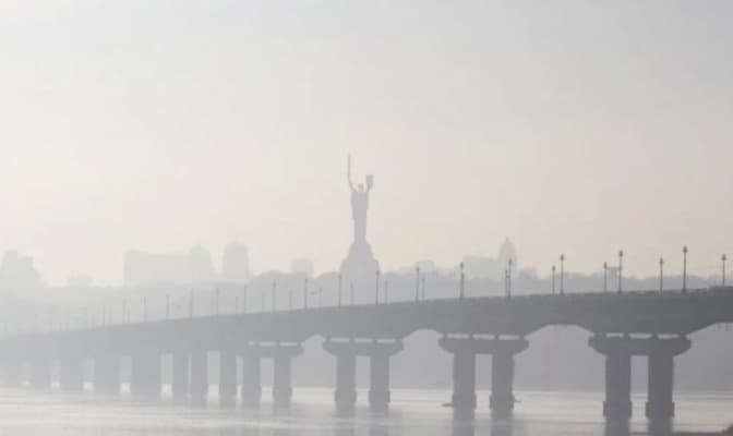 У Києві фіксують погіршення якості повітря, на одній з локацій показник AQI сягнув 329 — в 10 разів більше норми