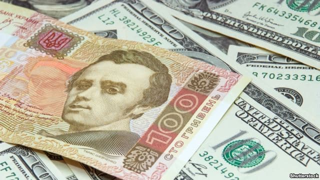 Під вечір гривня на міжбанку впала до 14,35 за долар