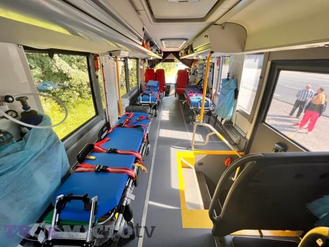 «Аналогів практично немає у ЄС». У Львові показали автобус для перевезення поранених українців