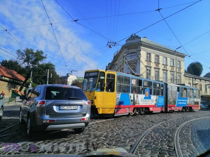 Ситуація на дорогах Львова. На площі Митній зламався трамвай