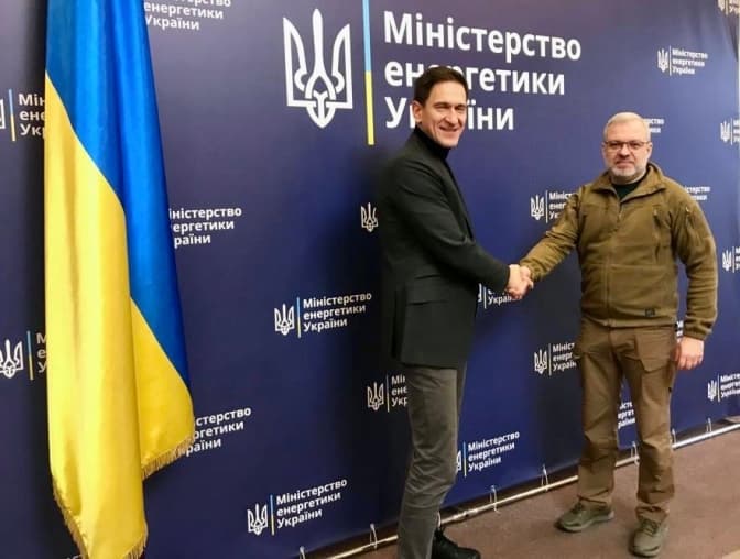 Литва відправила в Україну 6 вантажівок з трансформаторами різної потужності