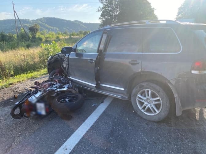 На Львівщині внаслідок зіткнення автомобіля з мотоциклом загинули двоє людей