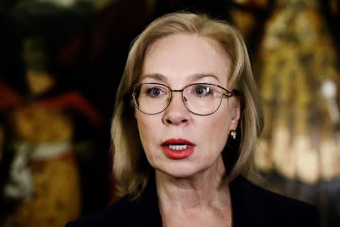 Денісову звільнили з посади омбудсменки