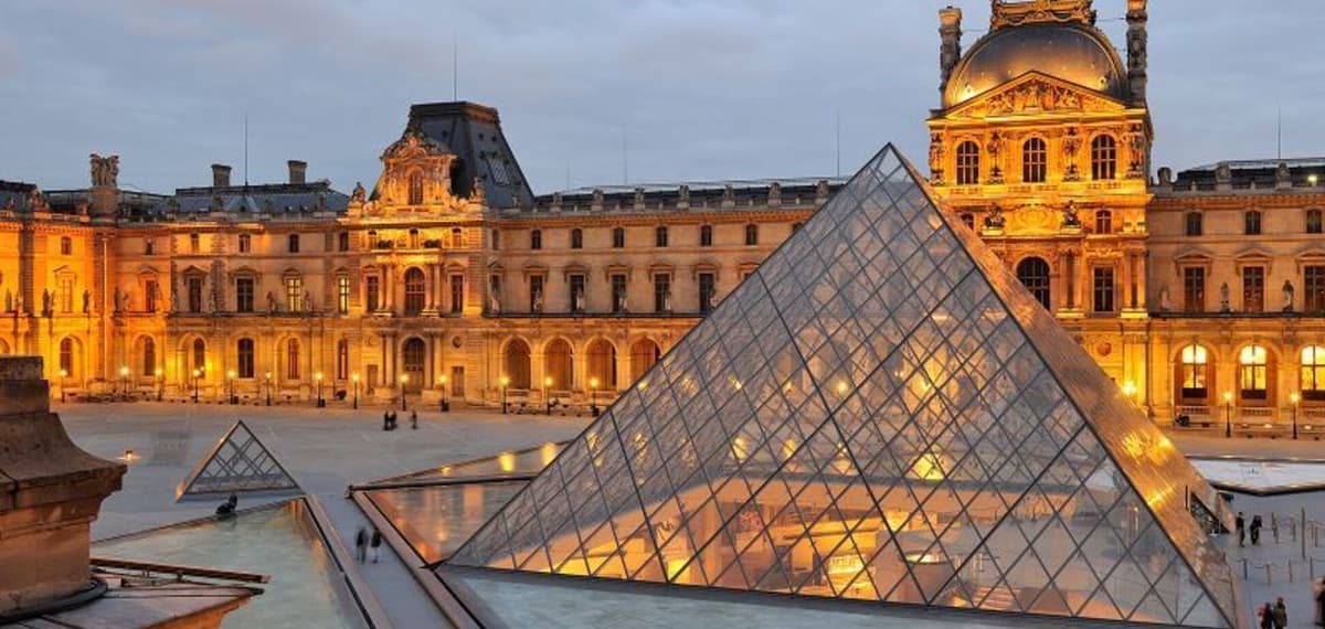 У Парижі пограбували Лувр: один з найвідоміших світових музеїв тимчасово зачинили. Доповнено
