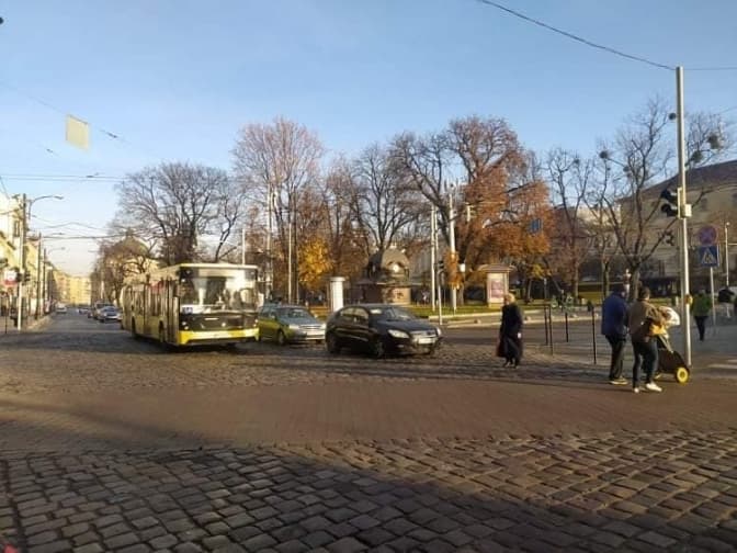 На проспекті Свободи у Львові до кінця дня не працюватимуть світлофори