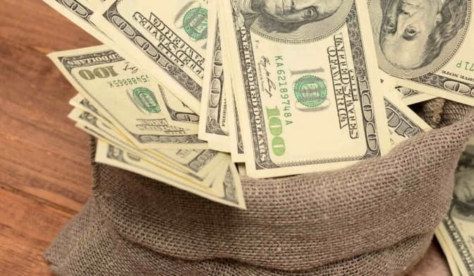 Україна отримала міжнародну допомогу на фінансування пенсій та зарплат